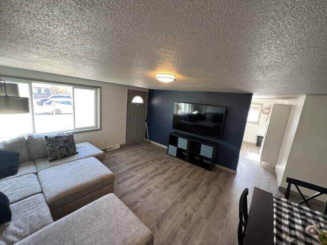 Building Photo - 205 16th Ave Ct