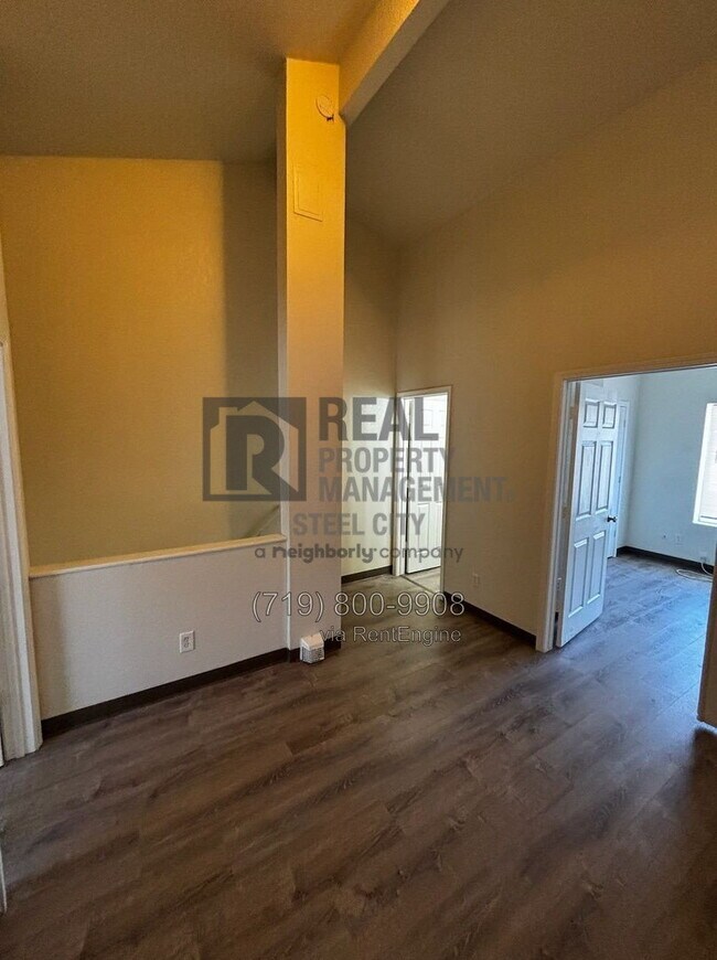 Building Photo - 1715 Oakshire Ln