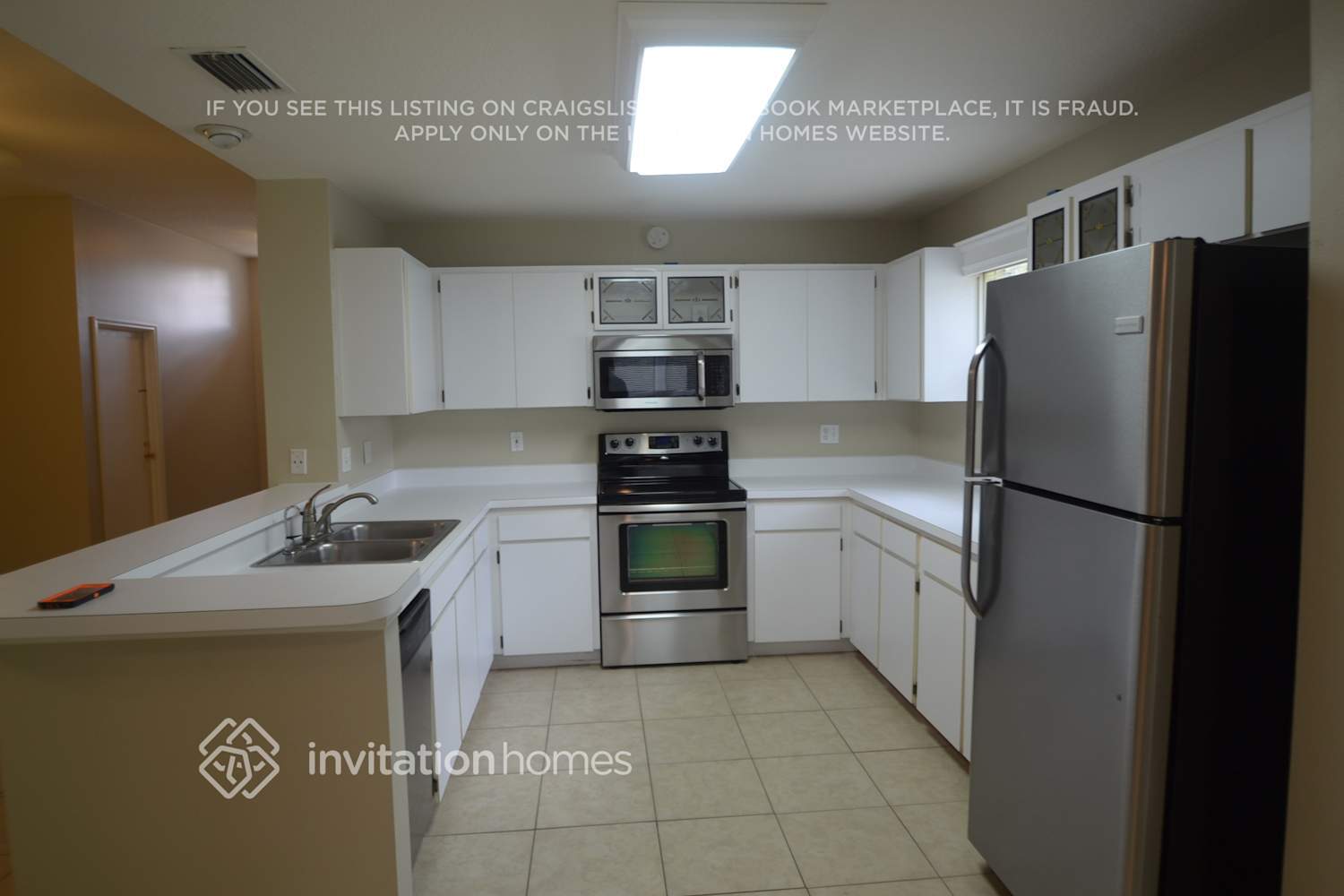 Building Photo - 28423 Meadowrush Way