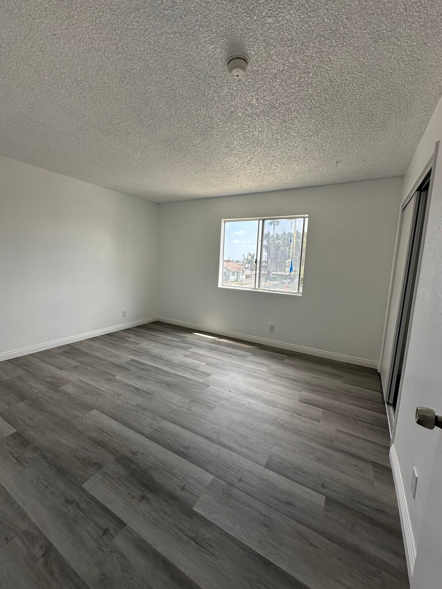 Primary bedroom - 1503 W 85th St