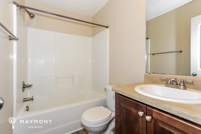 Building Photo - 2457 Newbury Ave