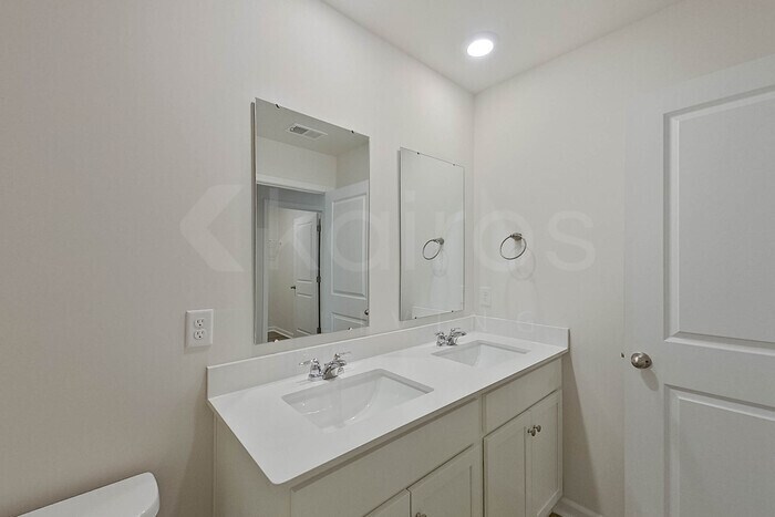 Building Photo - 117 Inez Ave