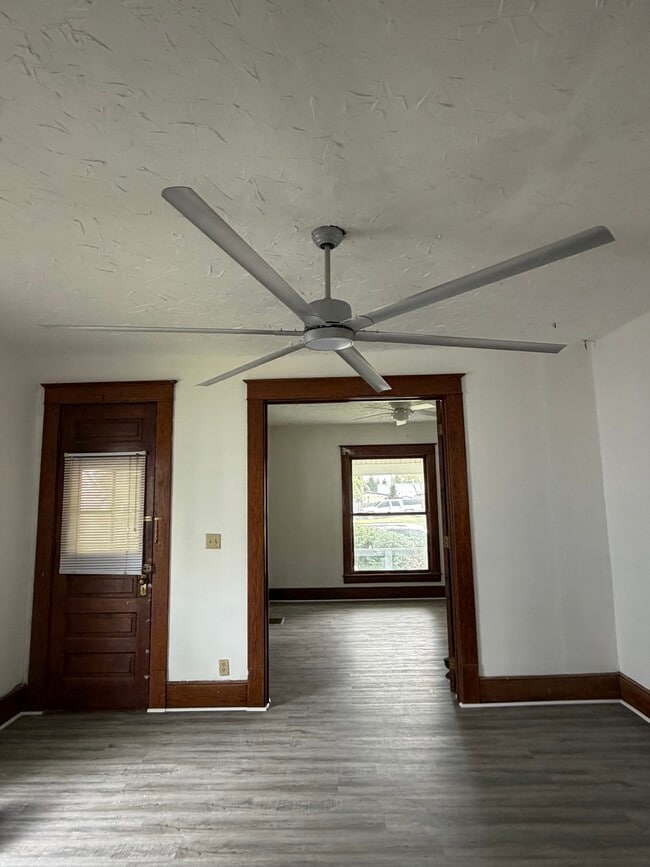 Building Photo - 633 S Apperson Way