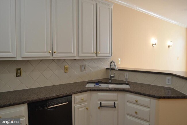 Building Photo - 9443 Van Arsdale Dr