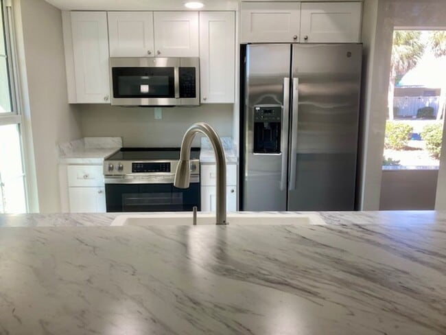 Building Photo - Islands Community Condo