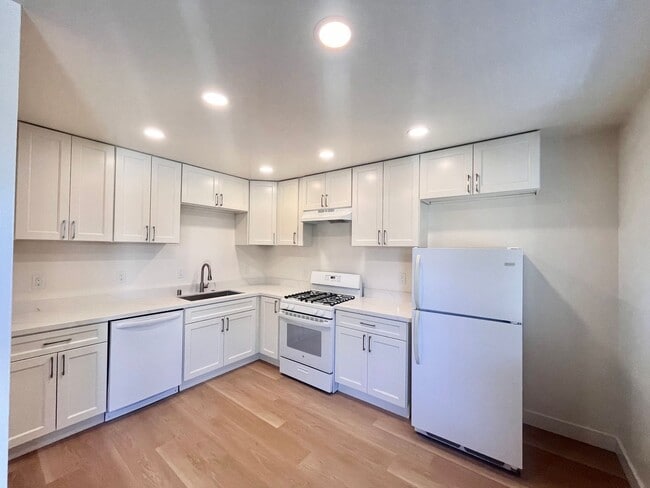 Building Photo - 516 K St