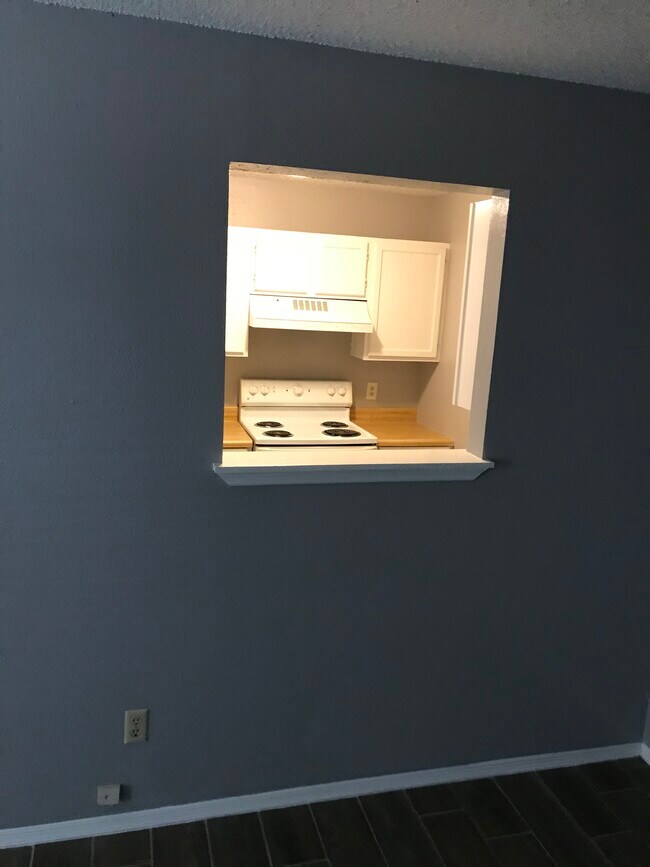 Building Photo - 4006 Peperport Dr