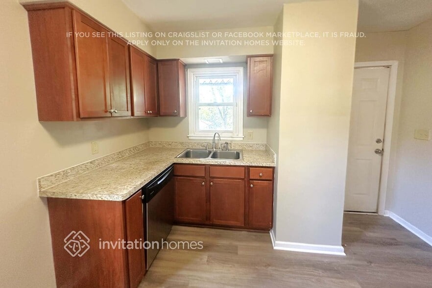 Building Photo - 3940 3rd St NE