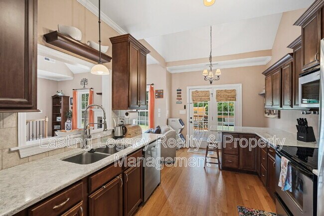 Building Photo - 187 Marbrook Dr