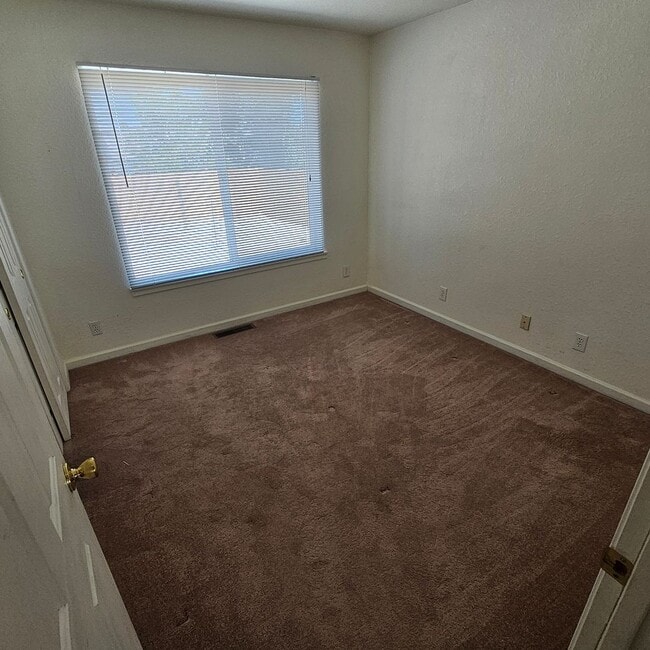 Building Photo - 3 bedroom home in Mason Valley's  Walker R...