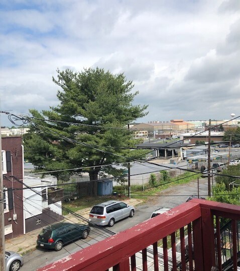 Building Photo - 1502 Centre Ave