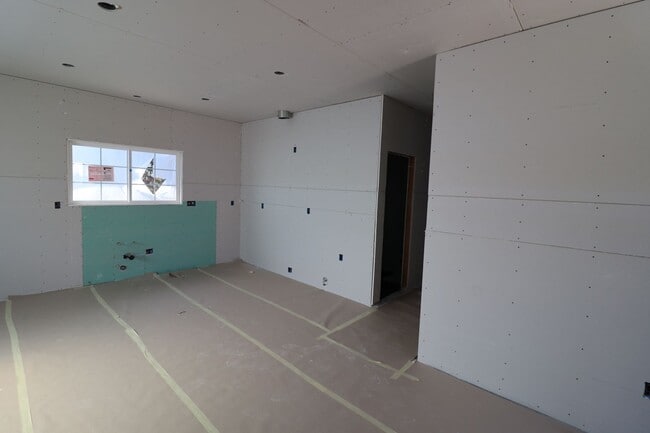 Building Photo - 684 N Cambridge St