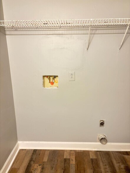 washer and dryer hook up - 6134 Nutmeg Ct SE