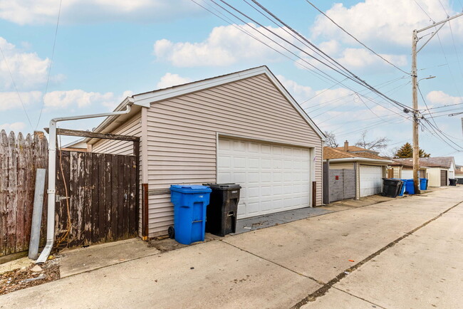 Building Photo - 7408 W Addison St