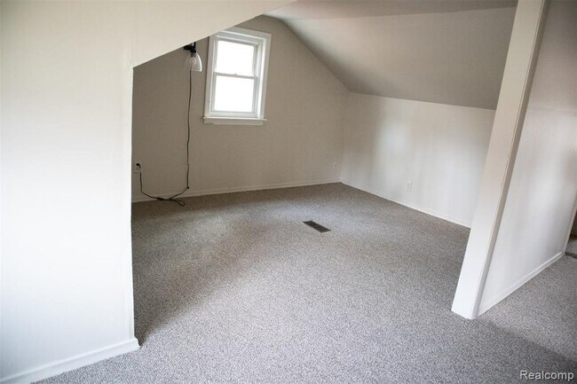 Building Photo - 604 Trombley Rd