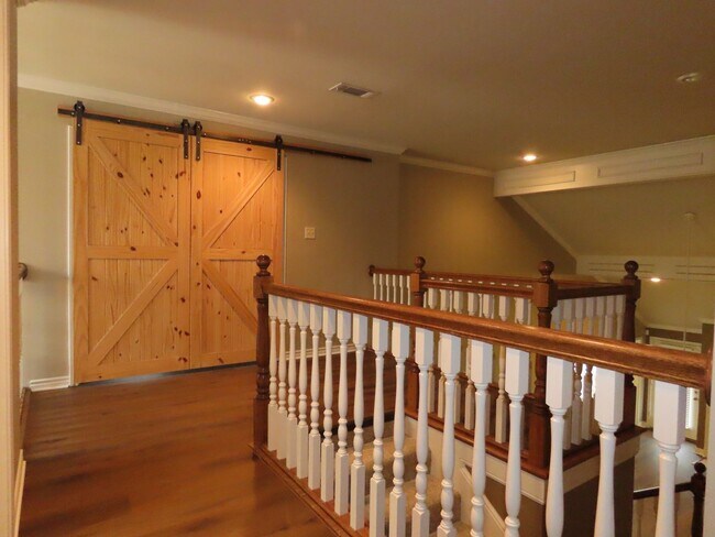 Building Photo - Stunning South Tyler 3-Bedroom, 2-Story Home: Features Fresh Paint, New Flooring, and a Bonus Room!