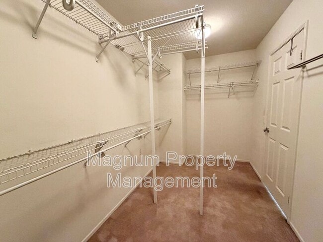 Building Photo - 23664 Groveland Pl