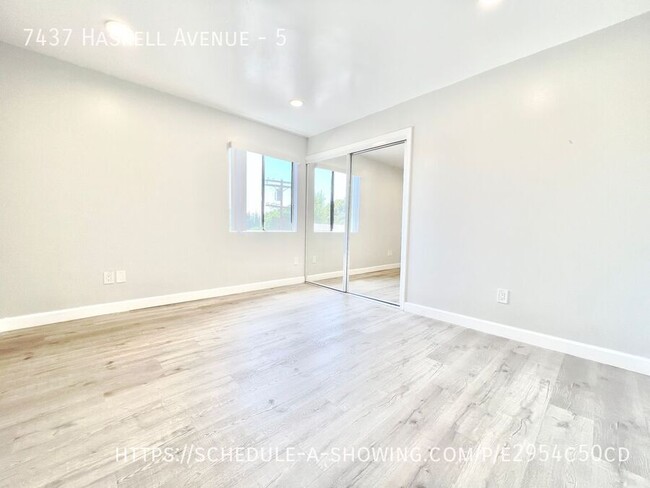 Building Photo - Spacious Airy modern 1 Bedroom + 1 bath