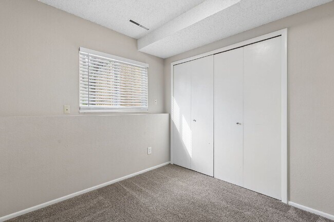 Building Photo - 2390 Middleton Ct