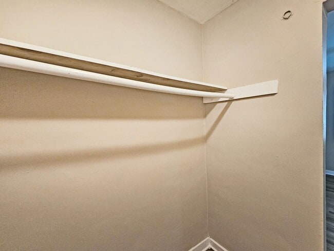 Building Photo - No Steps - 2/1 Duplex Near Hank Aaron Dr - Housing Vouchers Accepted