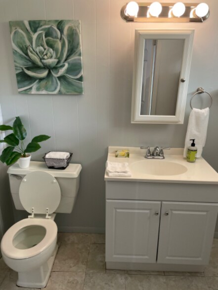 Building Photo - 443 Normandy Rd