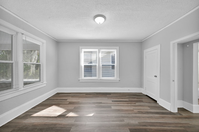 Building Photo - 326 Basswood St