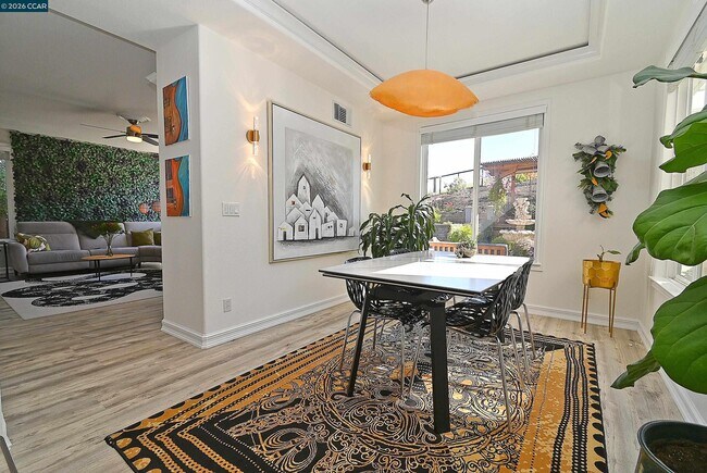 Building Photo - 829 Deer Spring Cir