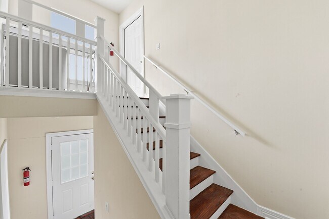 Building Photo - 2513 Shakespeare St