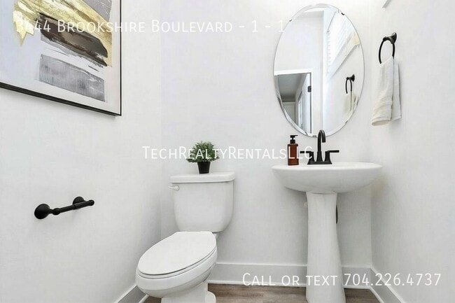 Building Photo - 3444 Brookshire Blvd