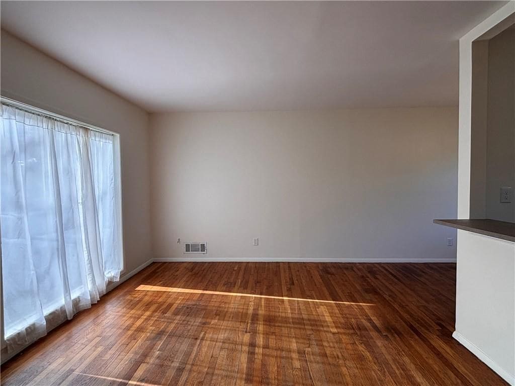 Building Photo - 5009 Crowe Dr SE