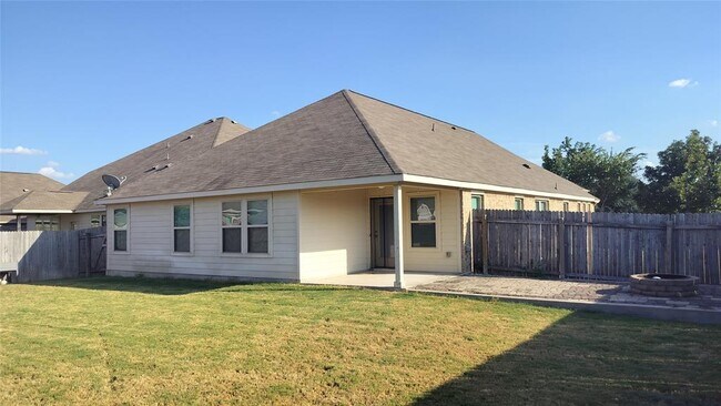 Building Photo - 1000 Farmhouse Dr