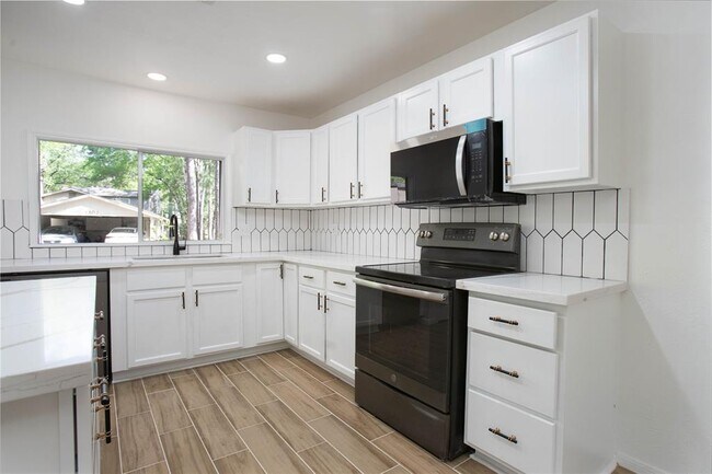 Building Photo - 1320 E Red Cedar Cir