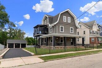 Building Photo - 660 Loraine St