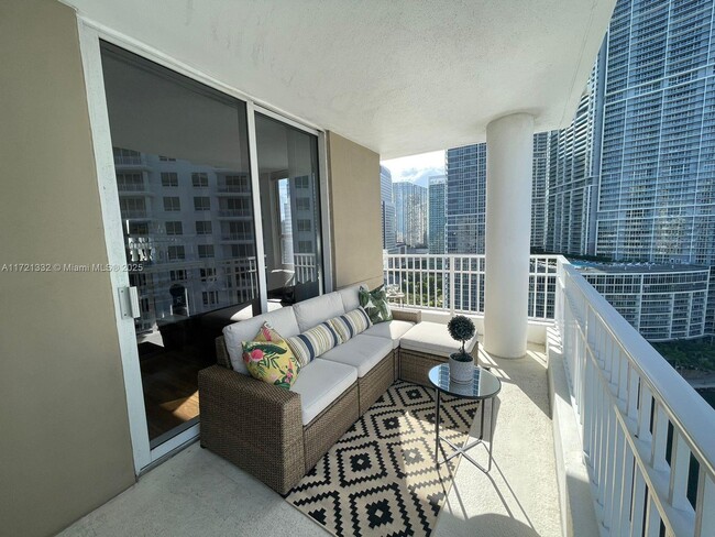 Primary Photo - 701 Brickell Key Blvd