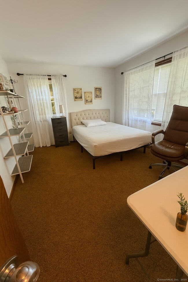 Building Photo - 117 Phoenix Dr