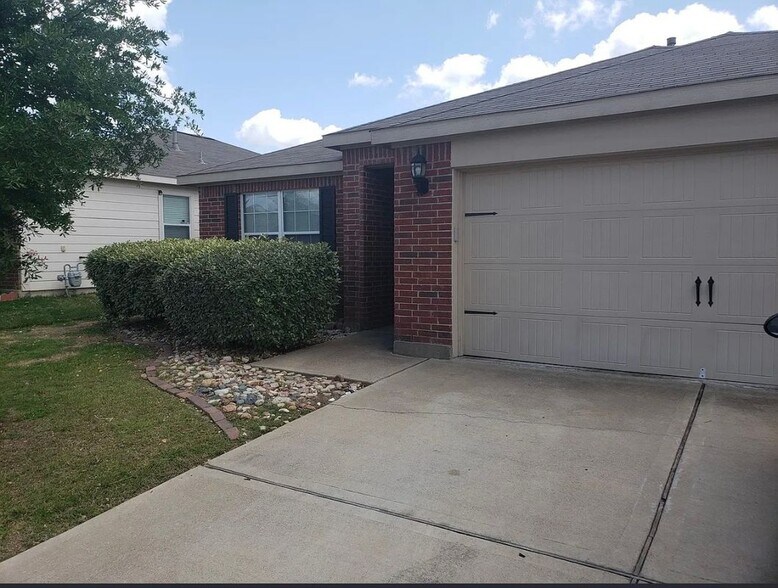 Building Photo - 725 Lazy Crest Dr