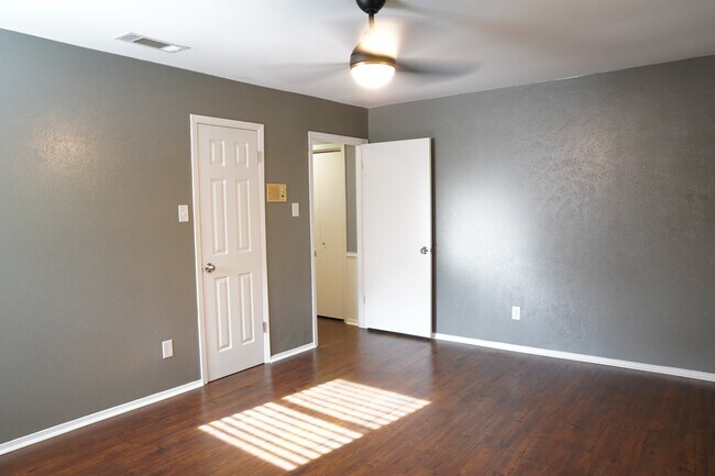 Building Photo - 2205 Vail Ct