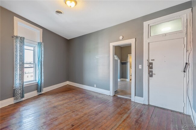 Building Photo - 319 N Salina St