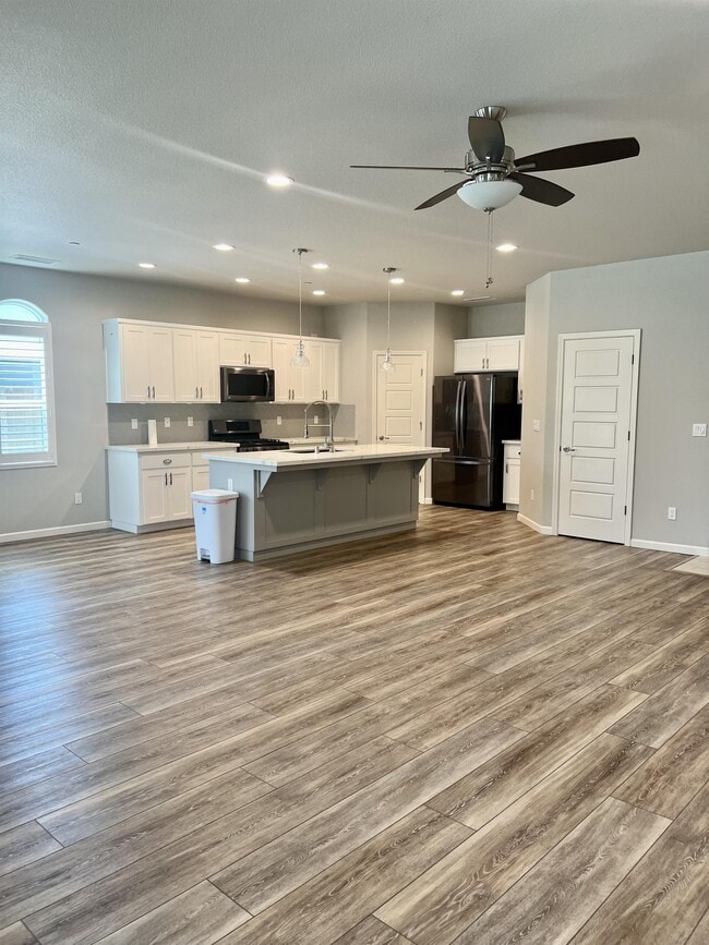 Building Photo - 233 Karen Ave