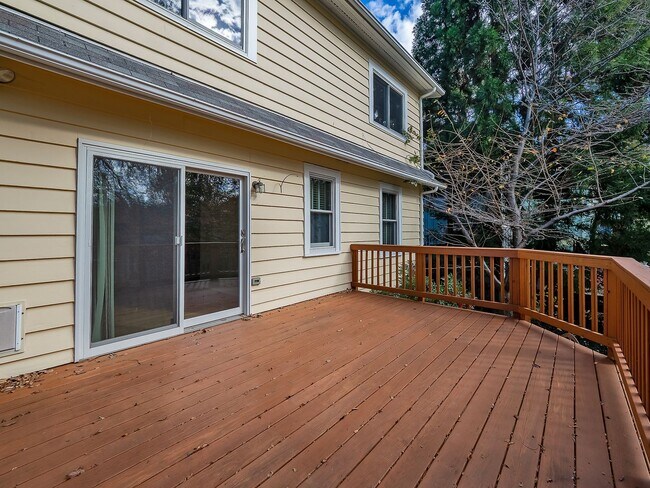 Building Photo - Charming, Renovated Bungalow in NW DC Tenley Area