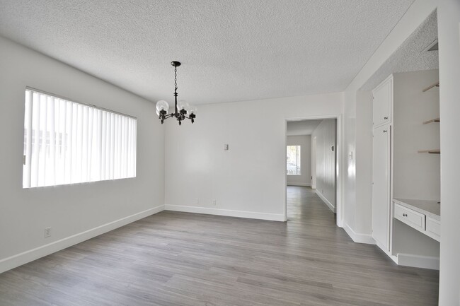 Building Photo - 7817 Emerson Ave