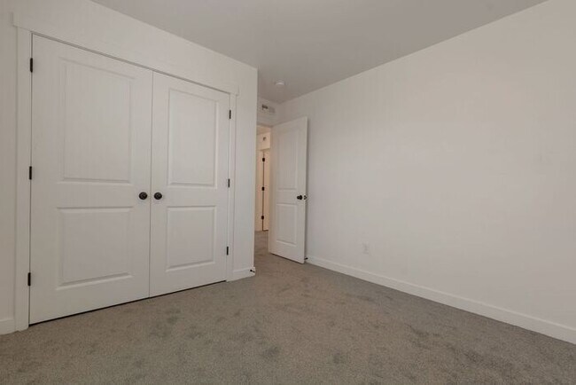 Building Photo - Beautiful Row End Townhouse w 2 car attached