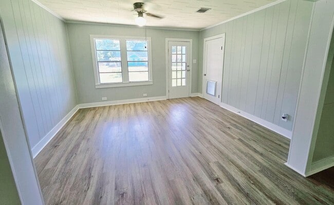 Building Photo - 215 N Landry Dr