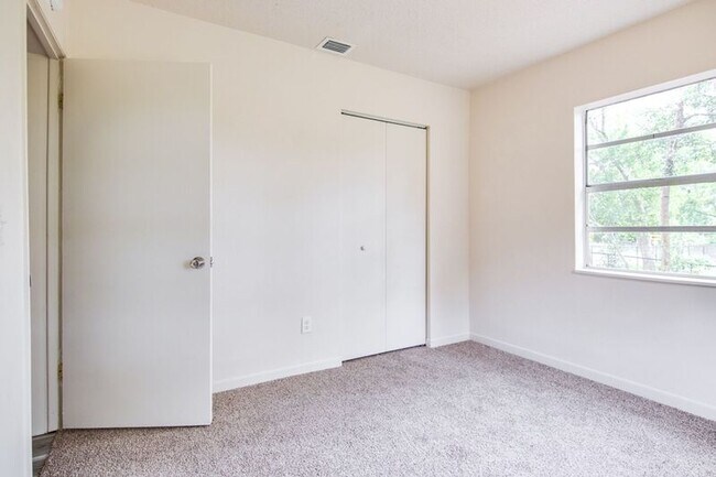 Building Photo - 228 Bonnet Ave