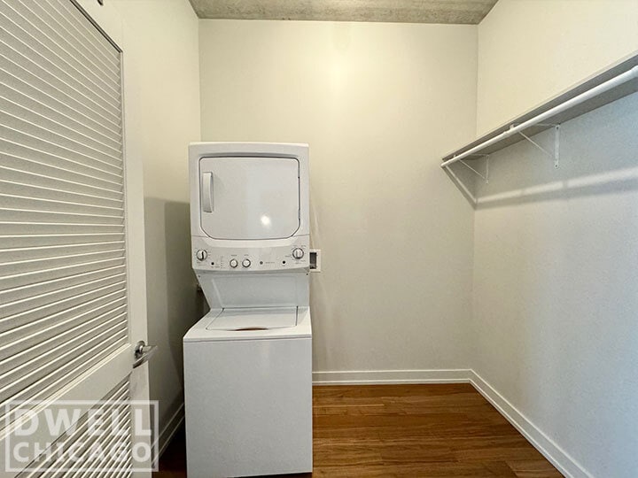 Building Photo - 640 N La Salle Dr