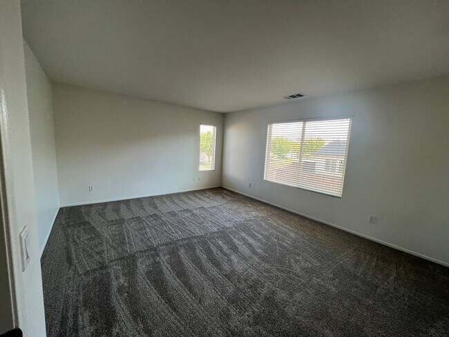 Building Photo - Beautiful home in central location of Victorville