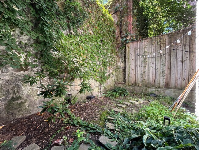 Building Photo - 69 Myrtle St