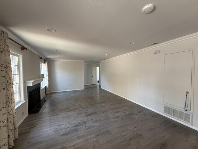 Building Photo - 4830 Grimsby Dr