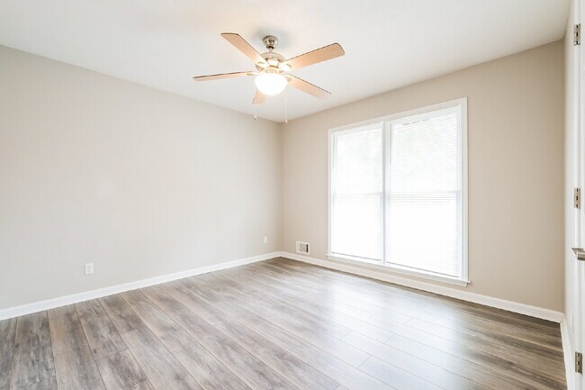 Building Photo - 1027 Mandalay Ct SW