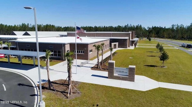 Building Photo - 504 Blue Daze St